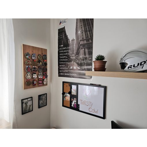 Wall of Fame - Foundation (Mágneses Éremtartó - Kompozit)