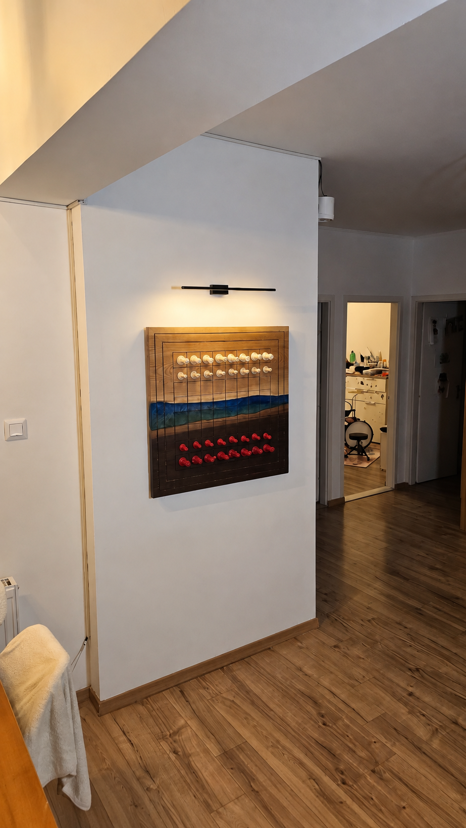 Sovereign wall-mounted vertical chessboard
